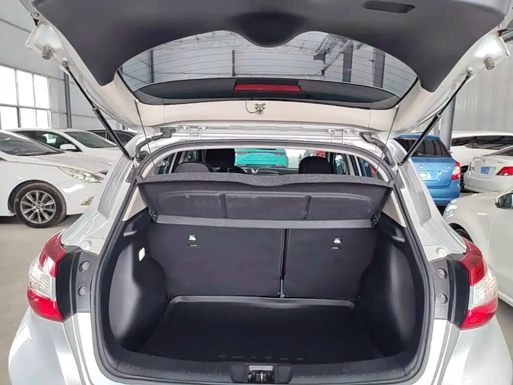 Nissan Tiida 2017 — фото 19