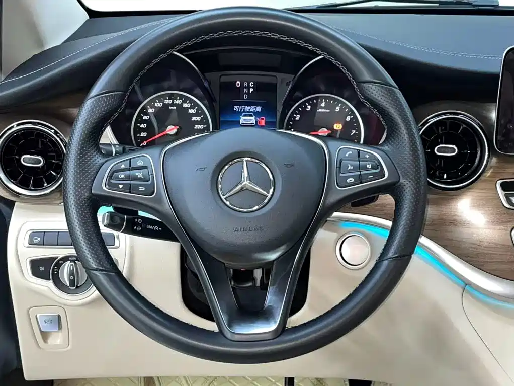 Mercedes-Benz V-Class 2022 — фото 10