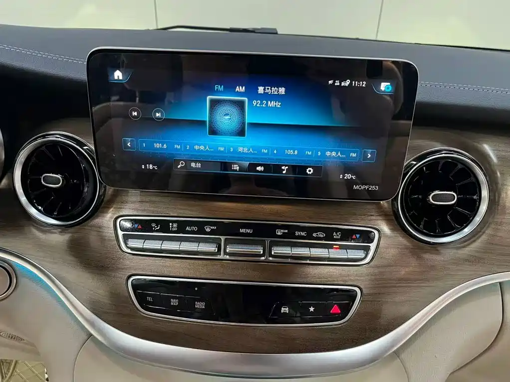 Mercedes-Benz V-Class 2022 — фото 11