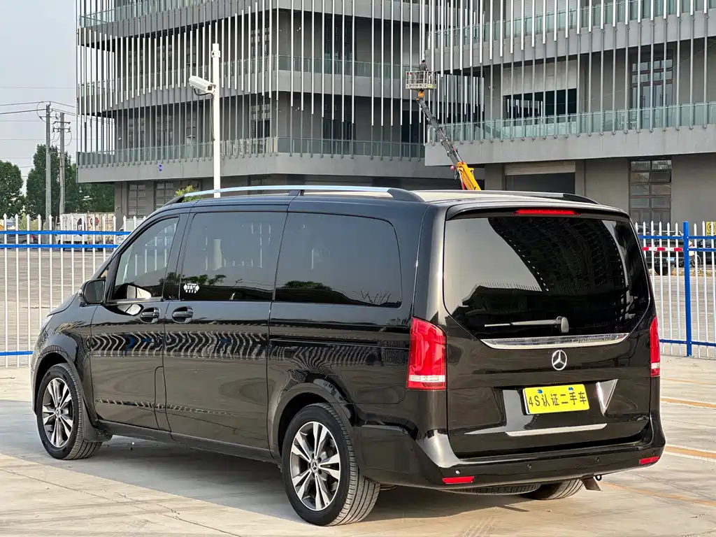 Mercedes-Benz V-Class 2018 — фото 24