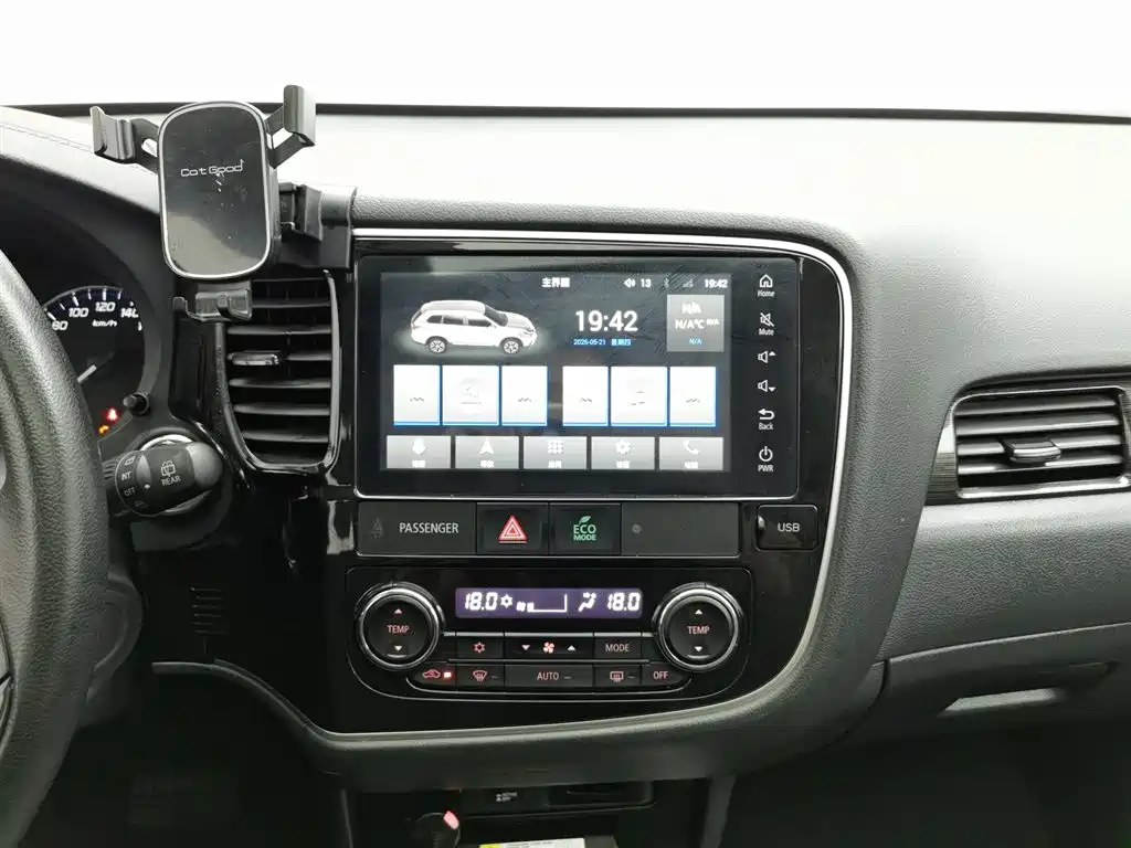 Mitsubishi Outlander 2021 — фото 12