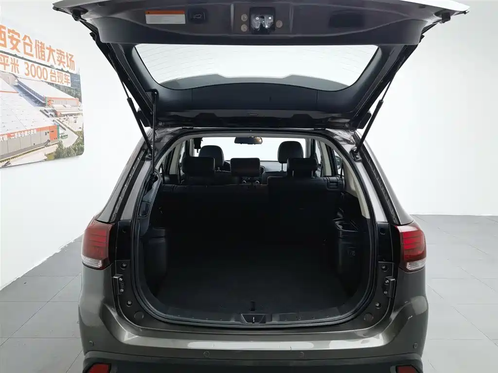 Mitsubishi Outlander 2021 — фото 16