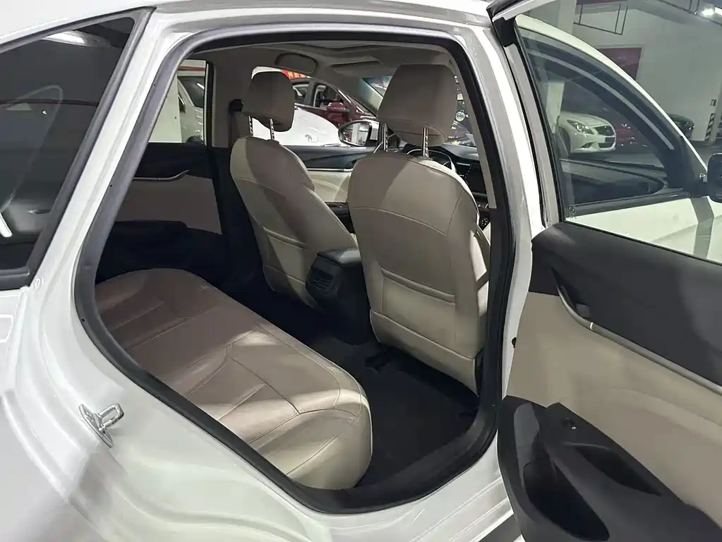 Buick Excelle 2017 — фото 12