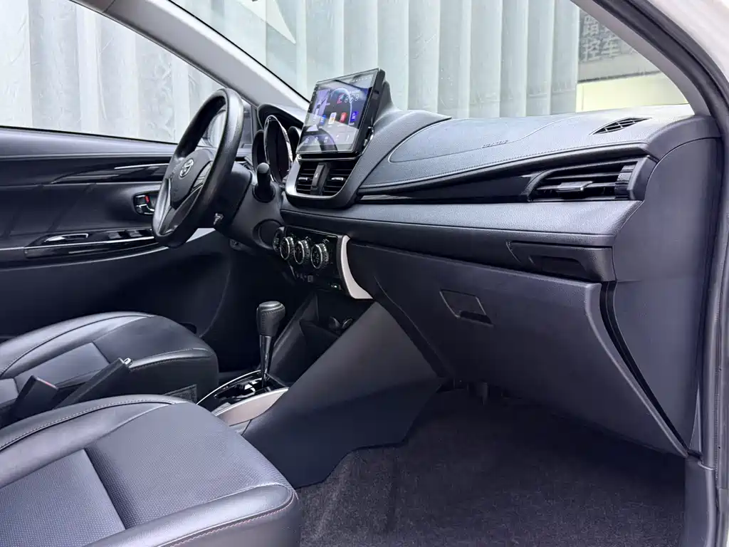 Toyota Yaris L 2022 — фото 20