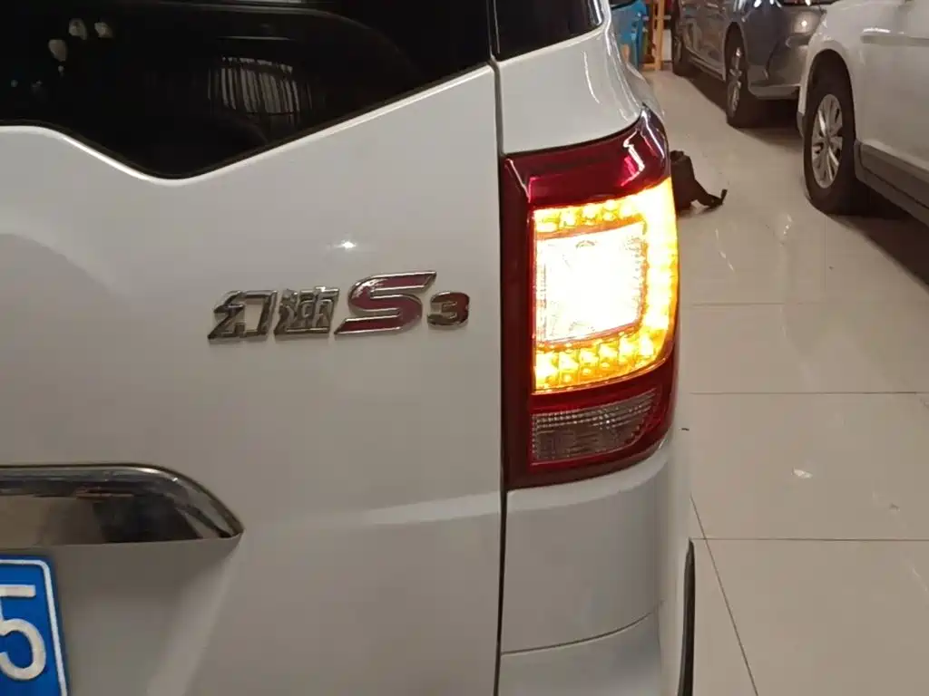 BAIC Huansu S3 2015 — фото 8