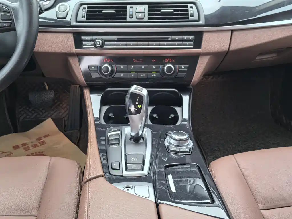 BMW 5 Series 2016 — фото 11