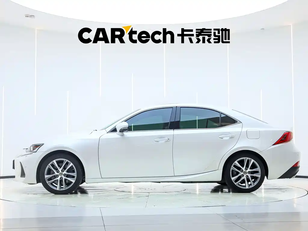 Lexus IS 2017 — фото 4