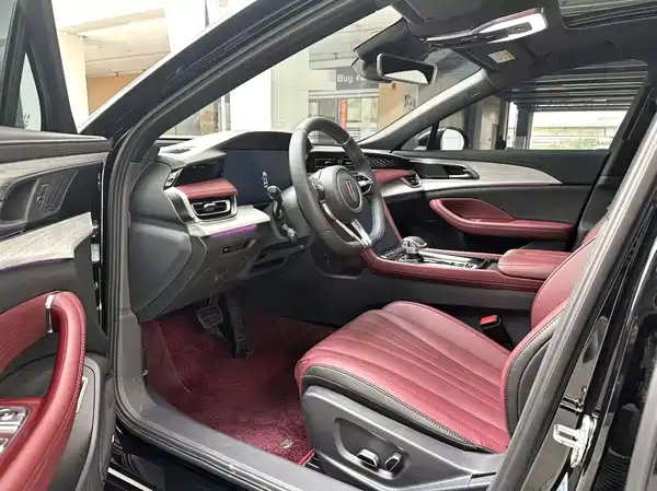 Hongqi H5 2025
