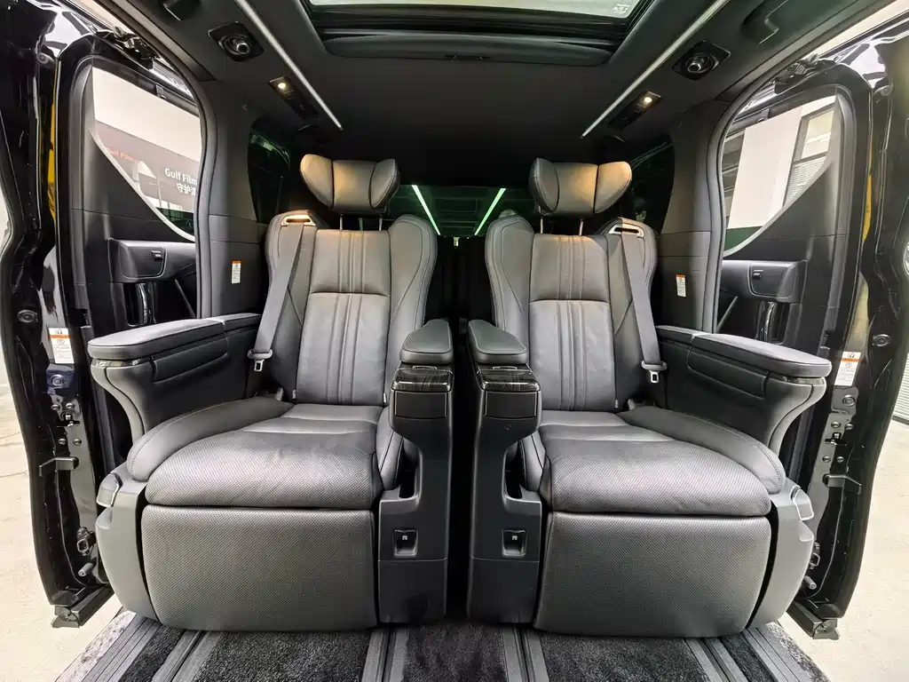 Lexus LM 2020 — фото 13