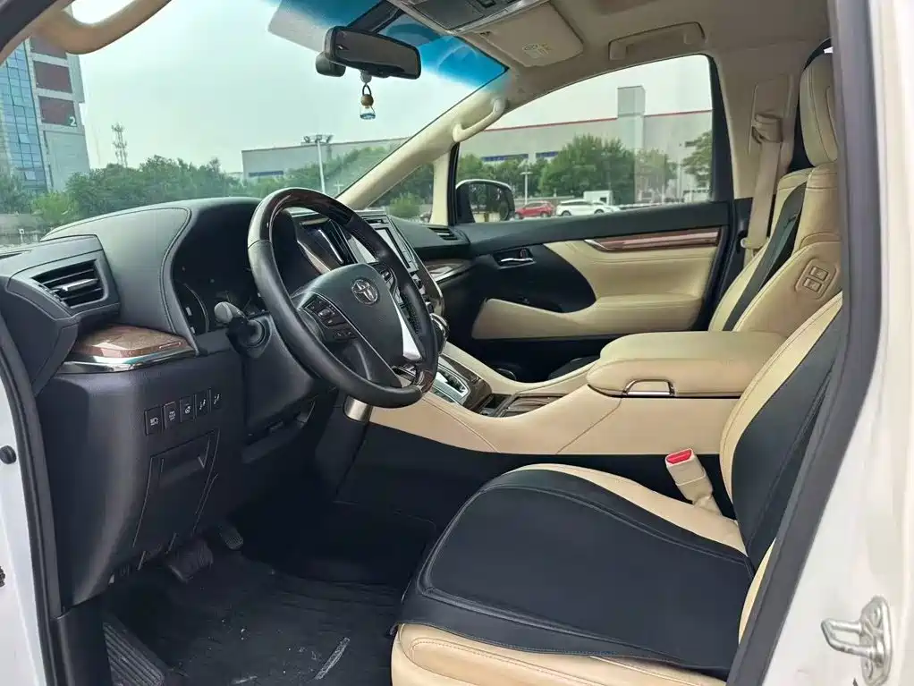 Toyota Alphard 2017 — фото 2
