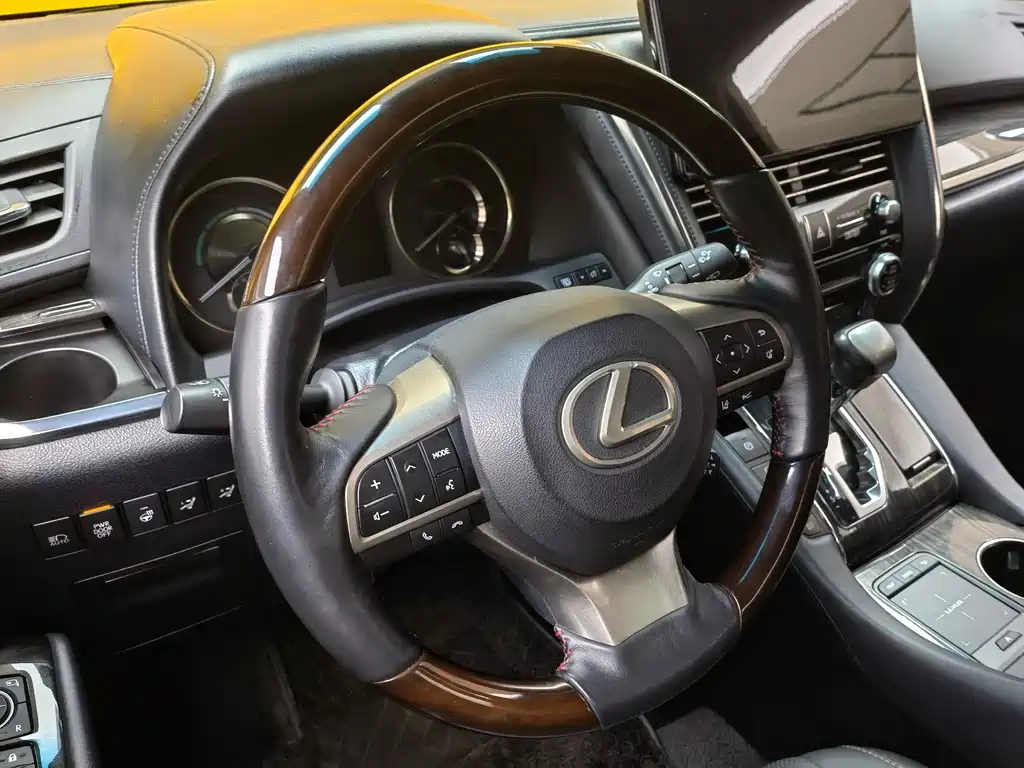 Lexus LM 2020 — фото 15