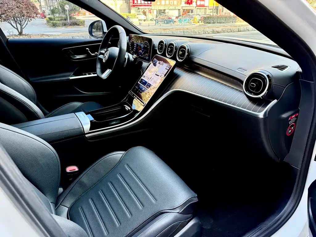 Mercedes-Benz C-Class 2023 — фото 12