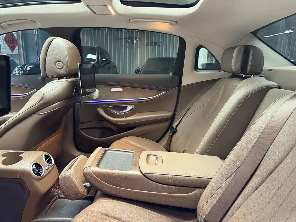 Mercedes-Benz E-Class 2018 — фото 21