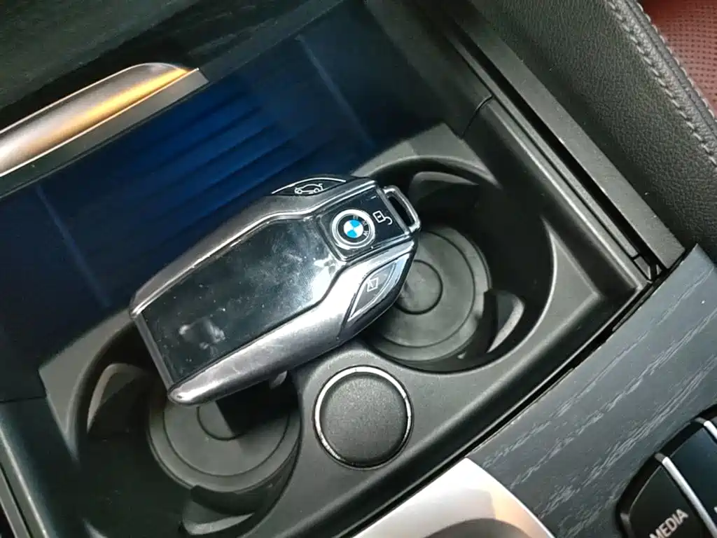 BMW 5 Series New Energy 2021 — фото 9