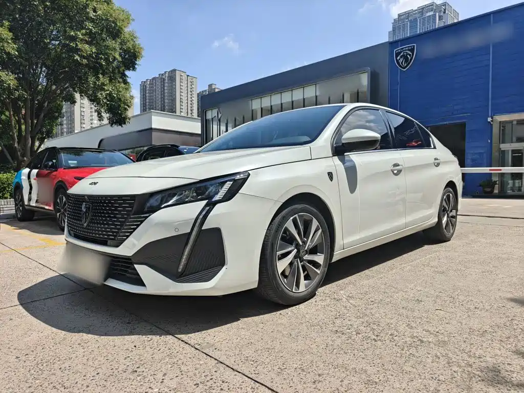 Peugeot 408 2022