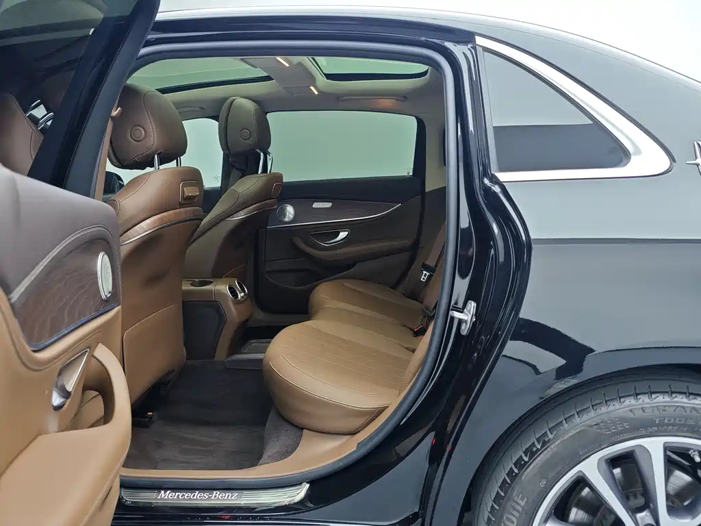 Mercedes-Benz E-Class 2019 — фото 13