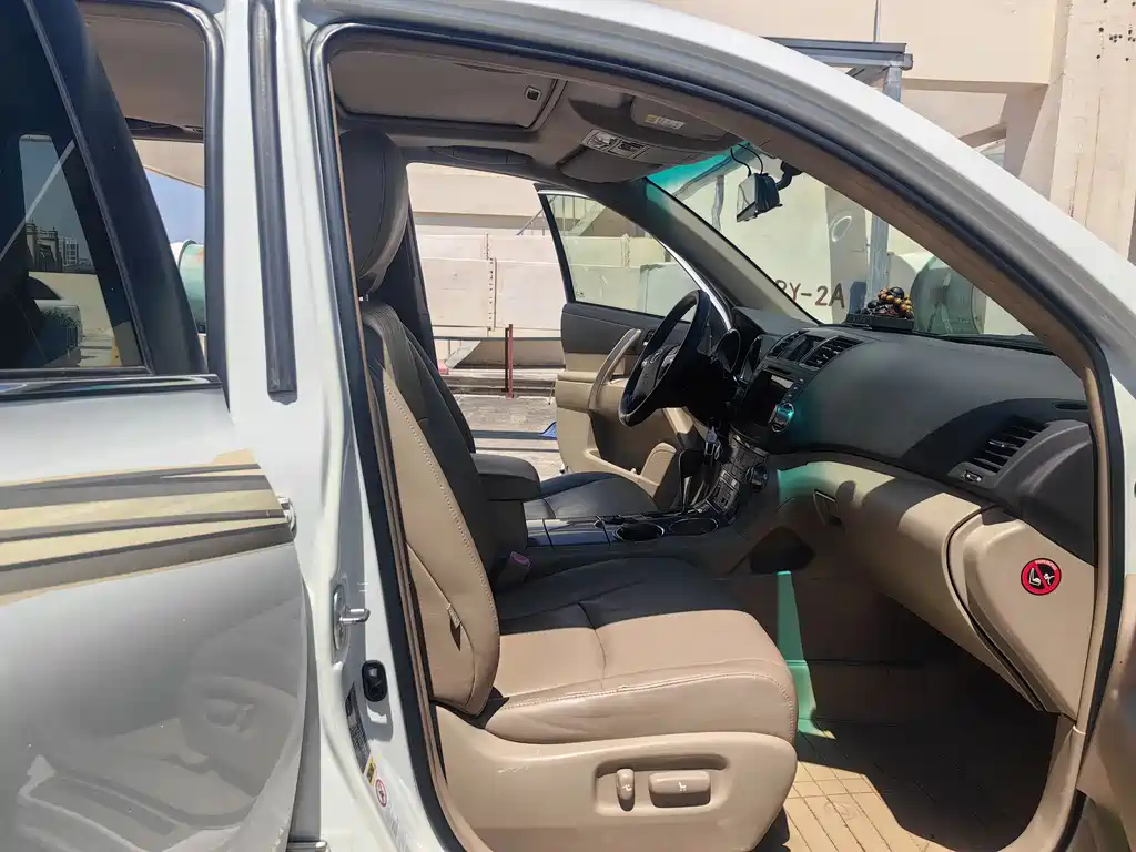 Toyota Highlander 2015 — фото 10