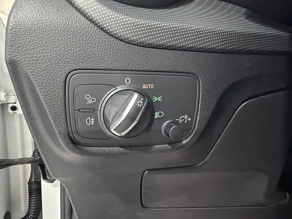 Audi Q2L 2023 — фото 12