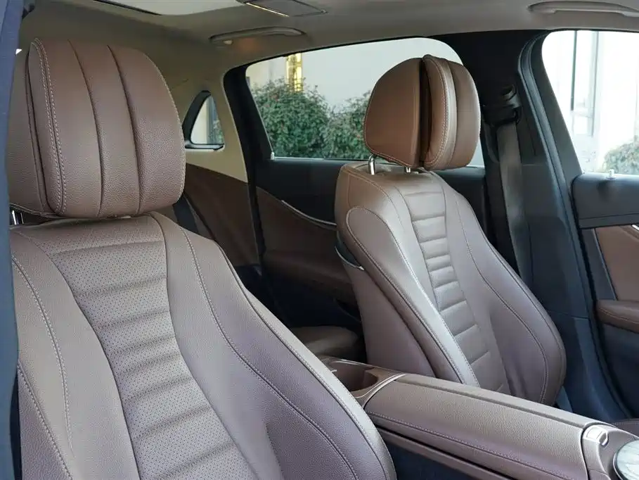 Mercedes-Benz E-Class 2020 — фото 33