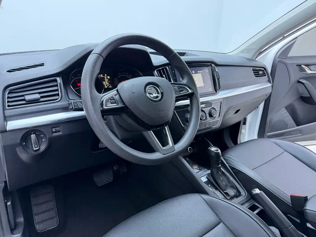Skoda Kamiq 2023 — фото 11