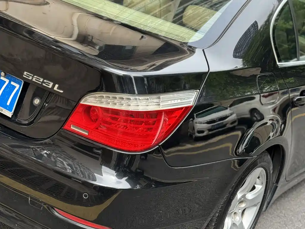 BMW 5 Series 2010 — фото 21