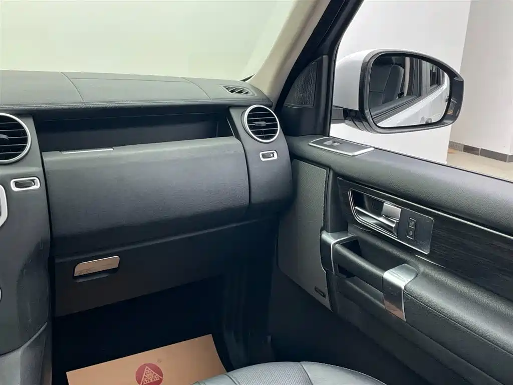 Land Rover Discovery 2016 — фото 31