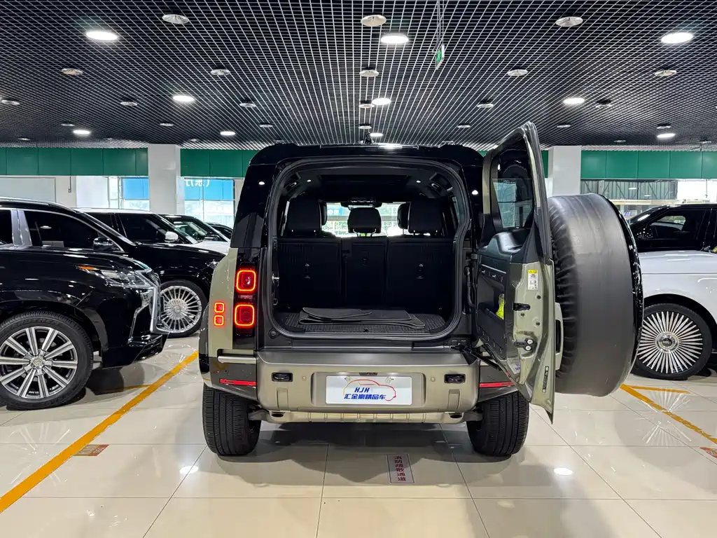 Land Rover Defender 2024 — фото 14