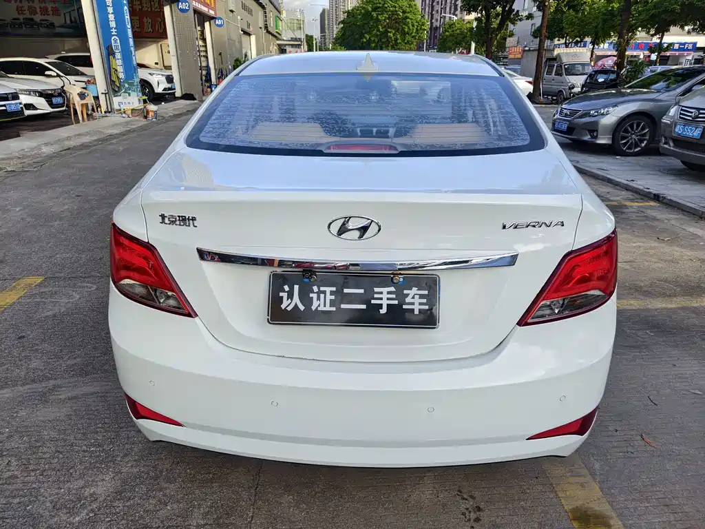 Hyundai Accent 2015 — фото 8