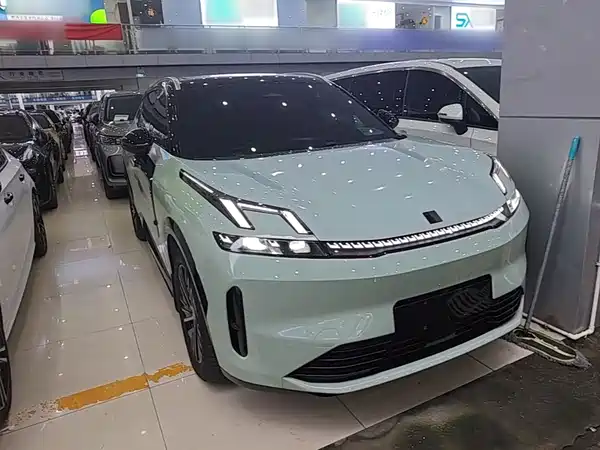 Lynk & Co 08 EM-P 2024