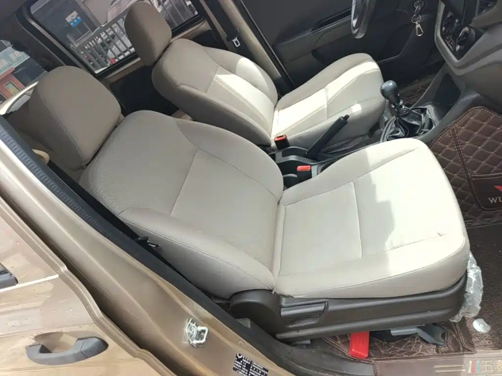 Wuling Hongguang V 2020 — фото 25
