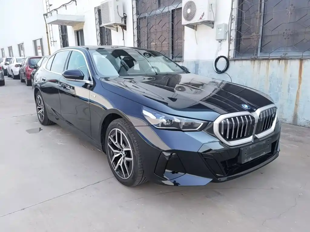 BMW i5 2025 — фото 4