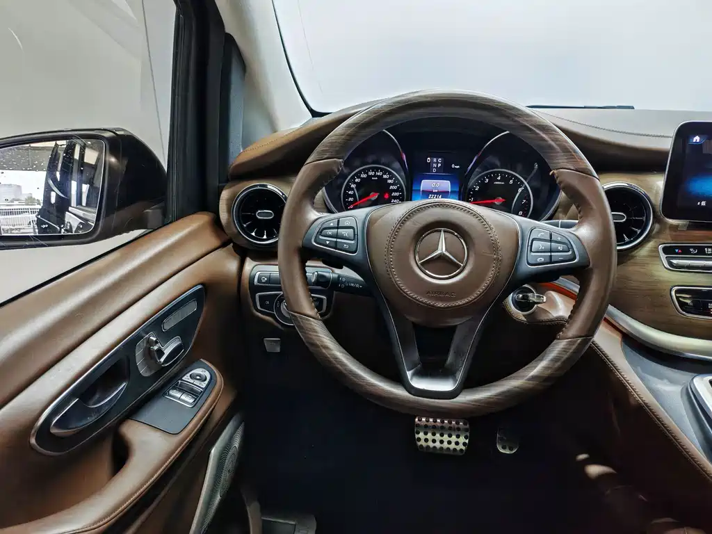 Mercedes-Benz V-Class 2022 — фото 9