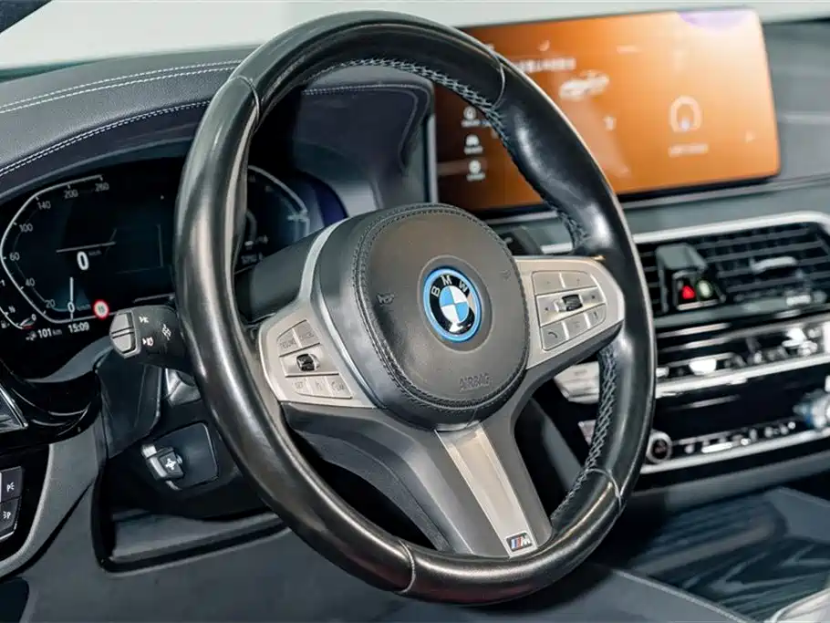 BMW 5 Series New Energy 2023 — фото 10