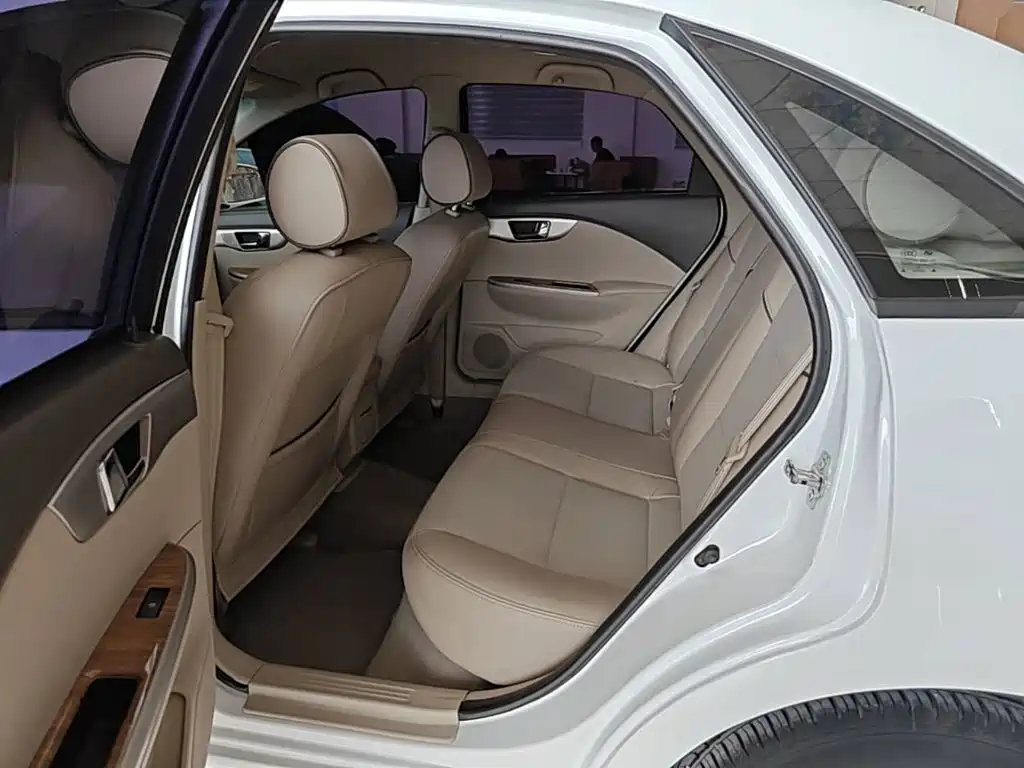 Buick Excelle 2015 — фото 17