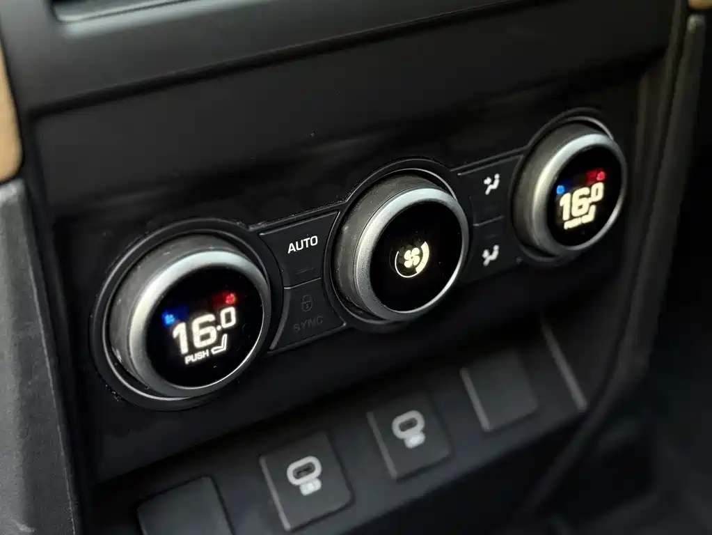 Land Rover Defender 2025 — фото 9