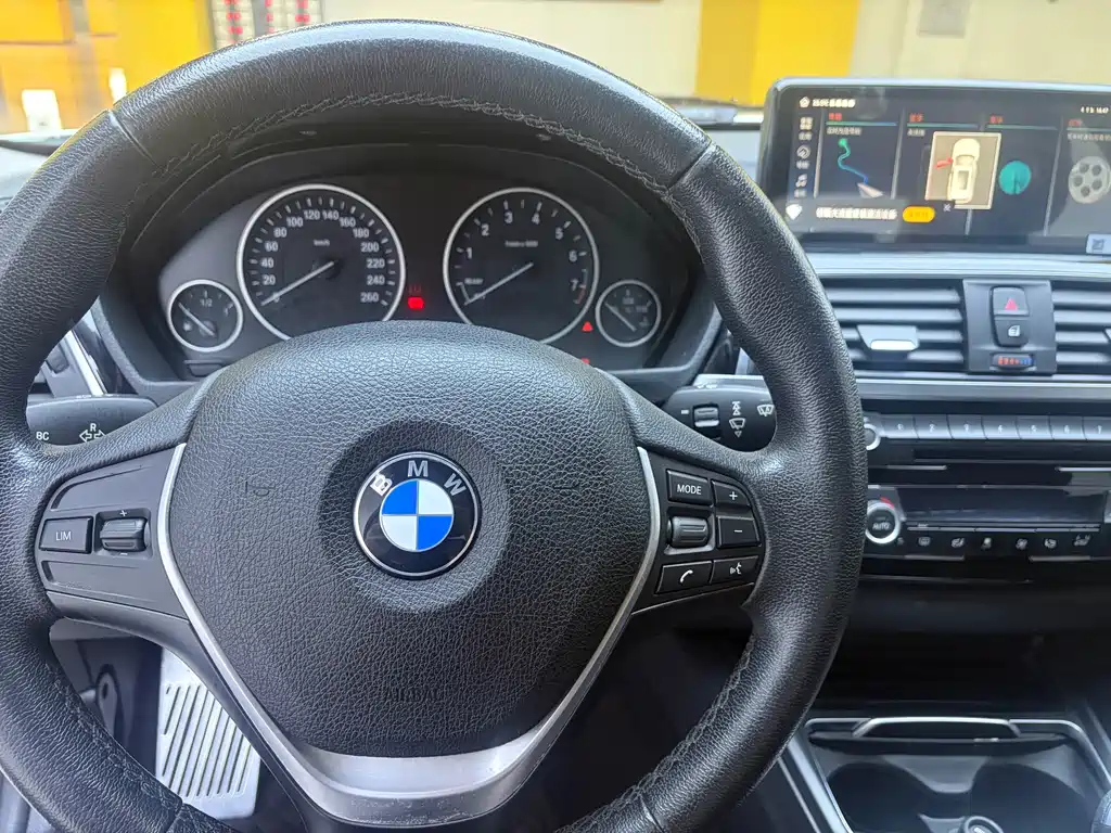 BMW 3 Series 2017 — фото 16