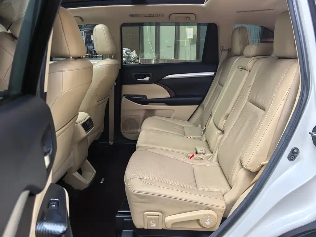Toyota Highlander 2017 — фото 10