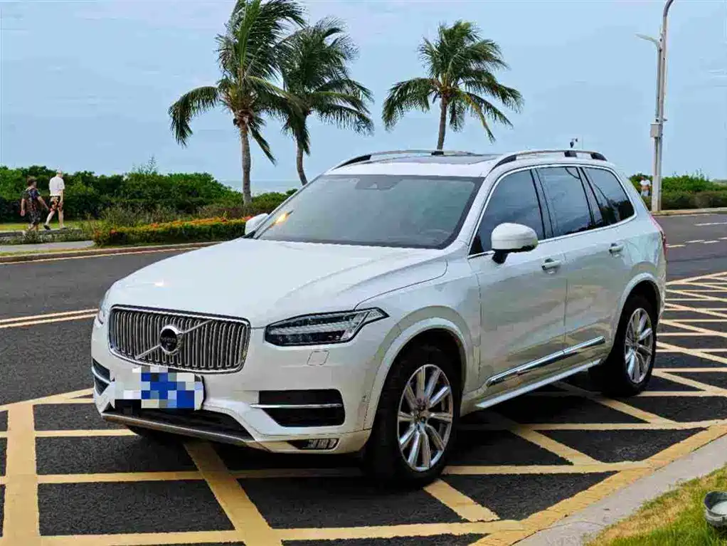 Volvo XC90 2018 — фото 1