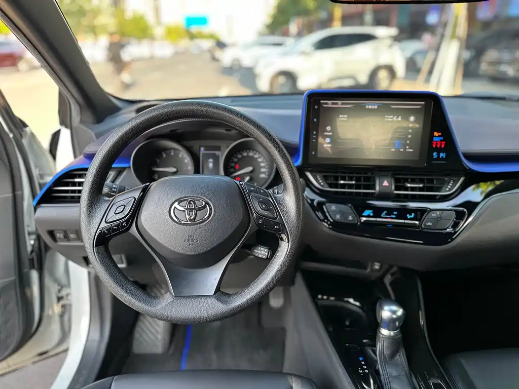 Toyota C-HR 2020 — фото 9