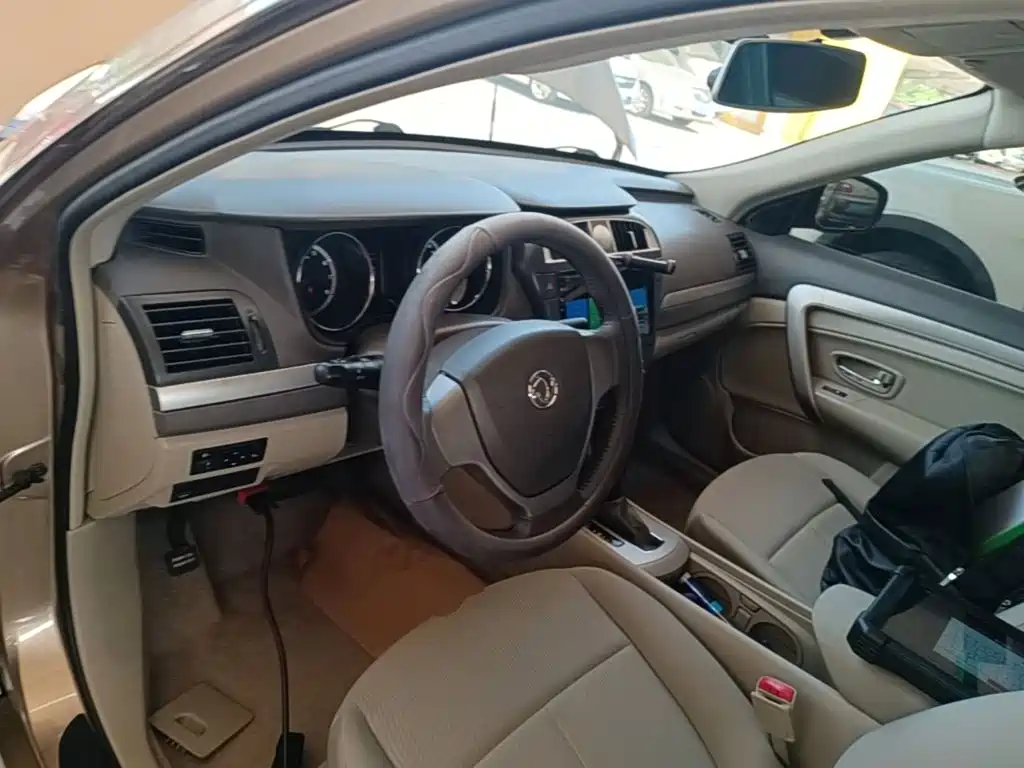 Dongfeng Fengshen A60 2015 — фото 10