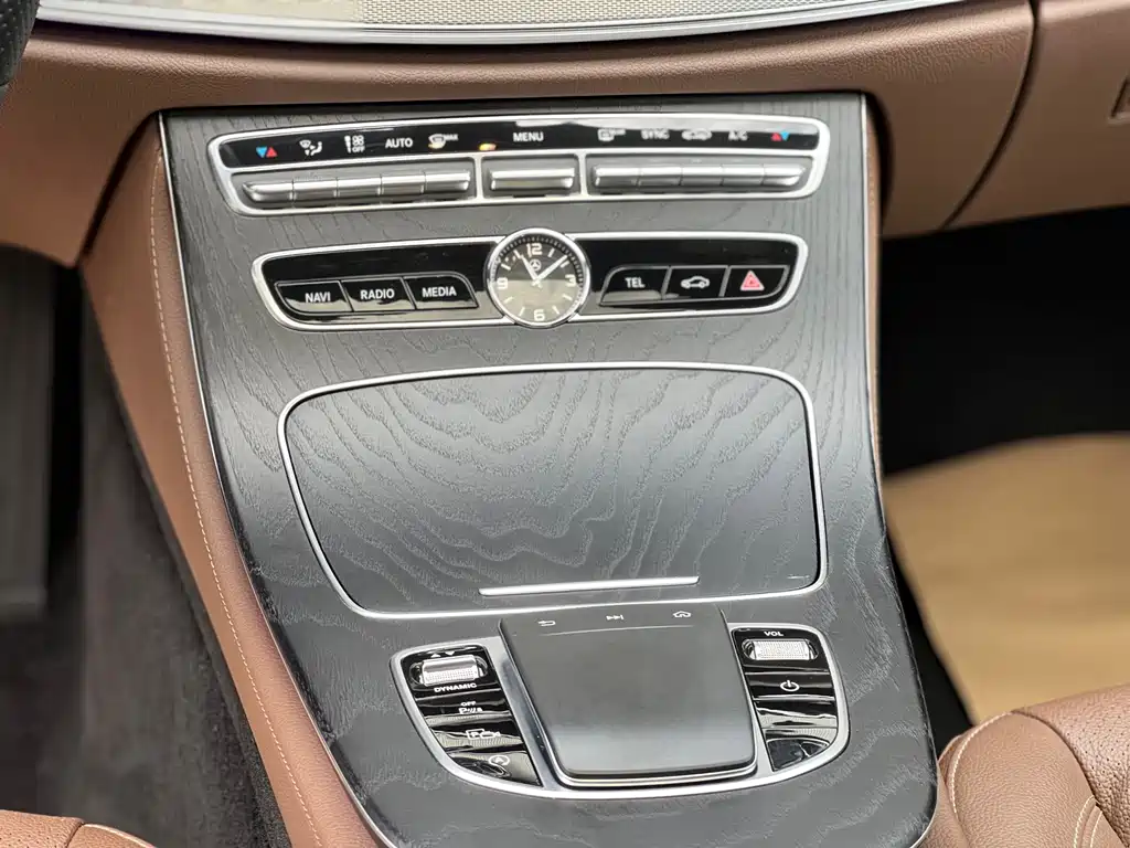 Mercedes-Benz E-Class 2020 — фото 10