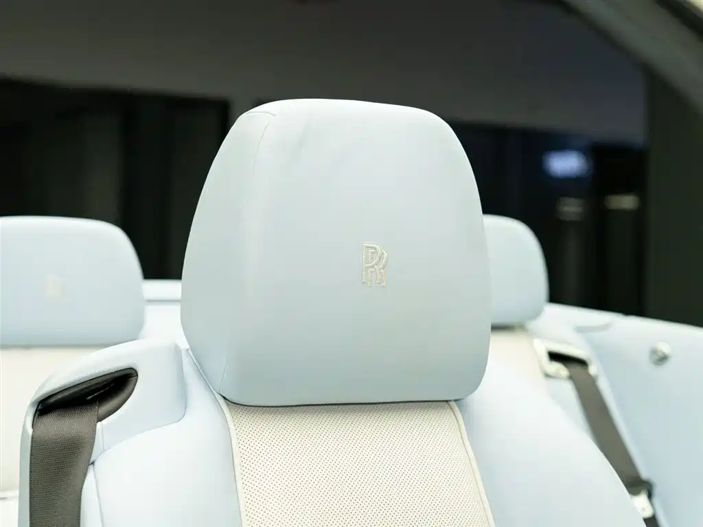 Rolls-Royce Dawn 2022 — фото 15