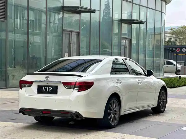 Toyota Reiz 2013