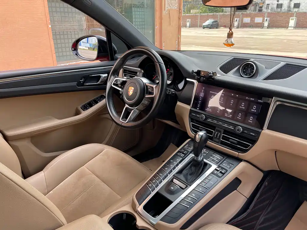 Porsche Macan 2020 — фото 14