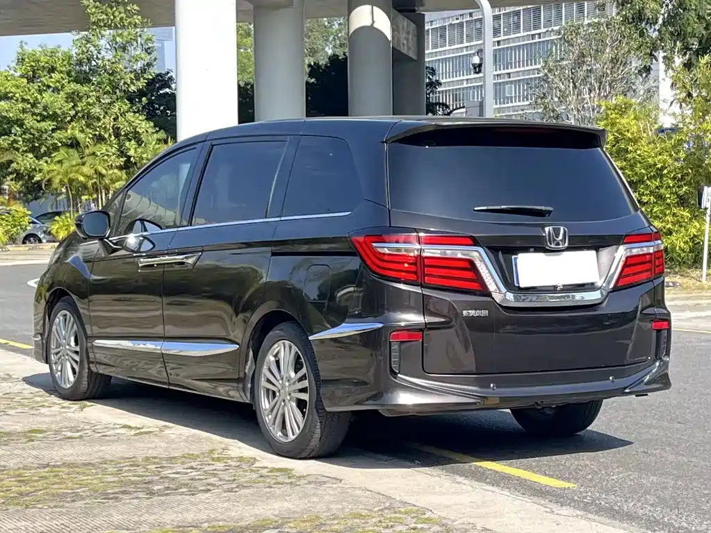 Honda Elysion 2018 — фото 19