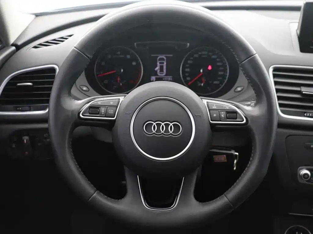 Audi Q3 2019 — фото 9