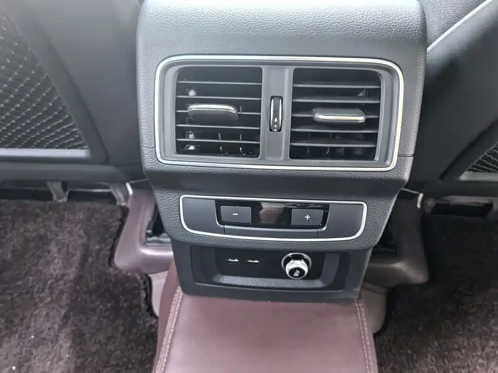Audi Q5L 2023 — фото 23
