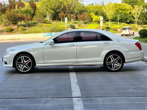Mercedes-Benz S-Class 2012
