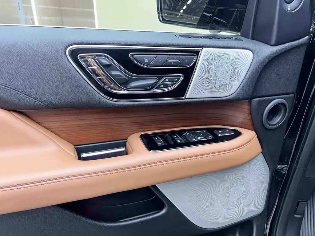 Lincoln Navigator 2021 — фото 15