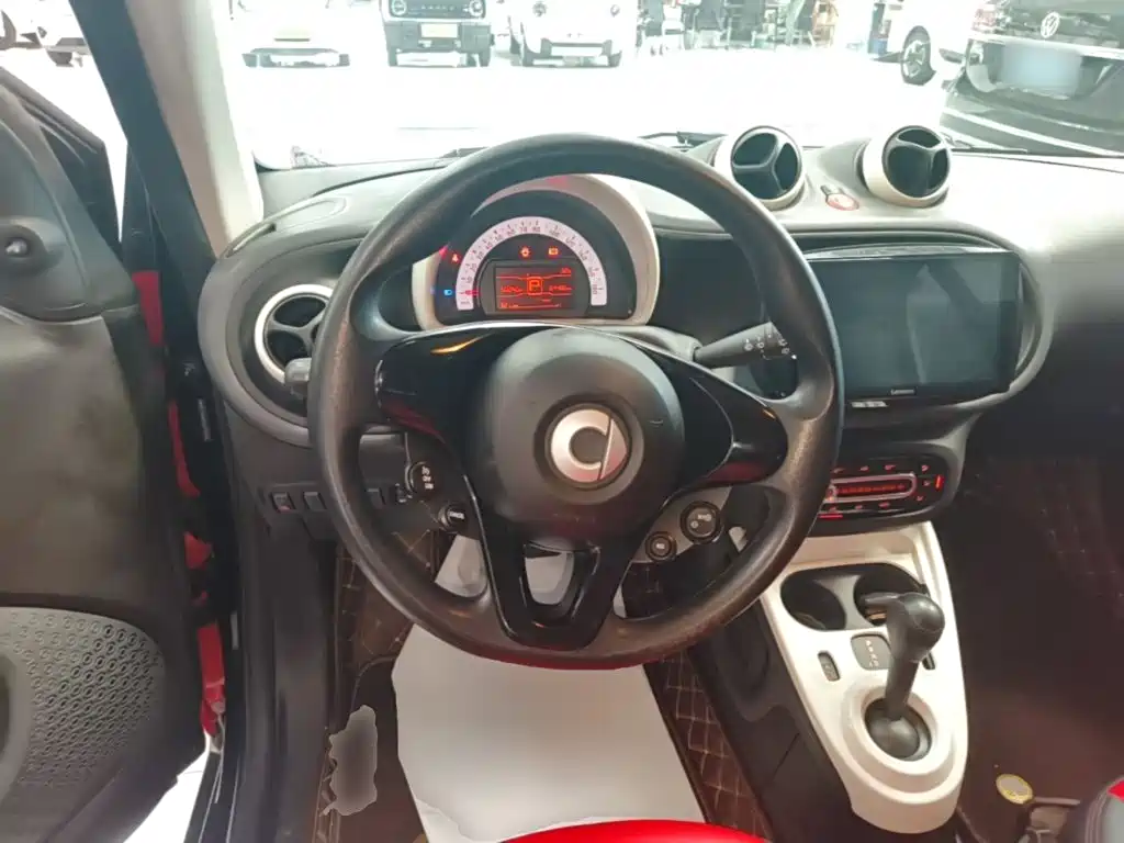 smart Fortwo 2017 — фото 11